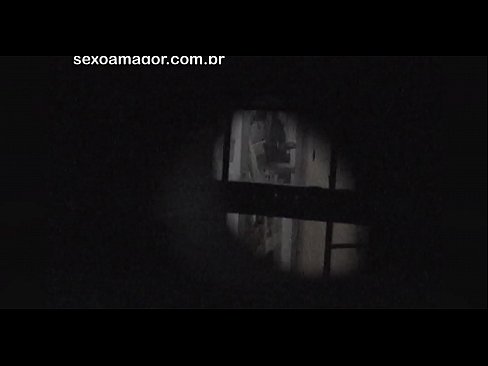 ❤️ Блонди ба таври махфӣ аз ҷониби як сайёҳи ҳамсоя, ки паси хиштҳои холӣ пинҳон шудааст, сабт мешавад Секс  дар tg.japangaysex.ru ❤